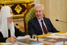 Сергей Собянин выступает на 34-м заседании советов по изданию «Православной энциклопедии» (31 марта 2026 года). Фото: пресс-служба Патриарха Московского и всея Руси