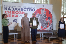 Валерий Степанченко на вручении диплома победителя I Всероссийского конкурса «Лучшее краеведческое издание по истории и культуре российского казачества» (5 октября 2023 года). Фото: СКР