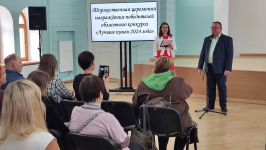 Александр Колоколов выступает на торжественной церемонии награждения лауреатов ежегодного саратовского областного конкурса «Лучшие книги 2024 года» (19 сентября 2025 года). Фото: VK-страница Саратовской ОУНБ