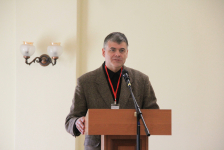 Алексей Раздорский выступает на пленарном заседании конференции «Купринские чтения» (7 сентября 2021 года). Фото: ДРУНБ