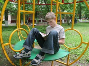 Ребёнок с книгой