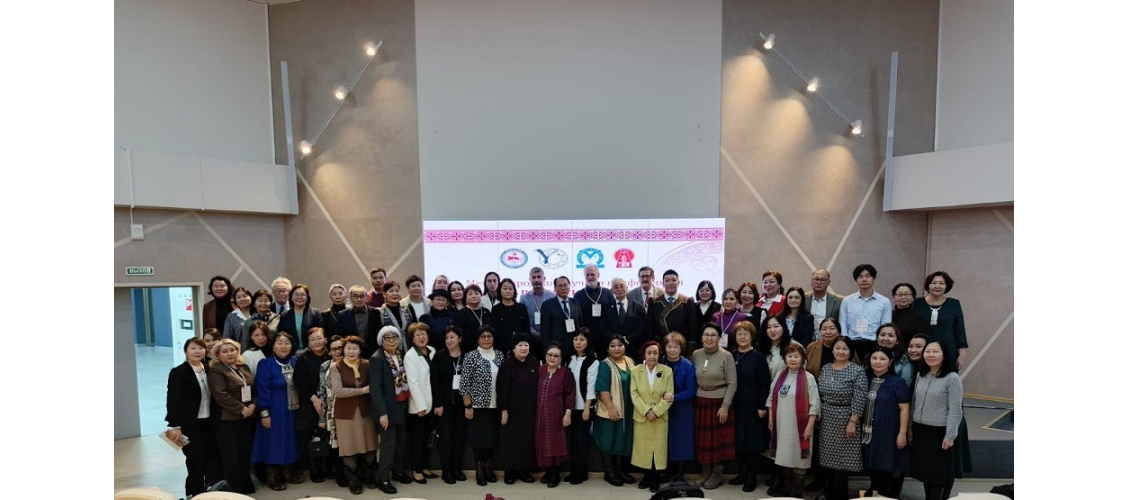 Участники Международной научной конференции «Эпос в контексте мировой энциклопедистики» в день закрытия (21 ноября 2025 года)