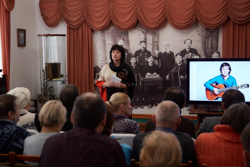 Марина Кравченко выступает на презентации энциклопедии «Актёры отечественного кино» в Мемориальном музее Н. И. Белобородова в Туле (15 февраля 2025 года)