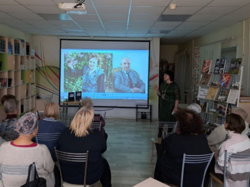 Марина Кравченко рассказывает о родных и учителях на презентации в мытищинской библиотеке № 4 (10 февраля 2025 года)