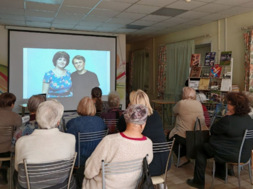 Марина Кравченко рассказывает о соавторе Алексее Тремасове на презентации энциклопедии «Актёры отечественного кино» в мытищинской библиотеке № 4 (10 февраля 2025 года)