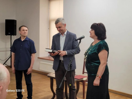Слева направо: Алексей Тремасов, Сергей Ануфриенко и Марина Кравченко на презентации в МДН энциклопедии «Актёры отечественного кино» (22 июня 2026 года)