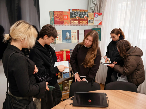 Студентки ИФМК КФУ знакомятся с продукцией ИТЭР АН РТ (сентябрь 2026 года)