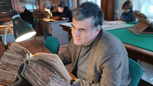 Алексей Игоревич Раздорский за работой в читальном зале Российского государственного архива древних актов (РГАДА)