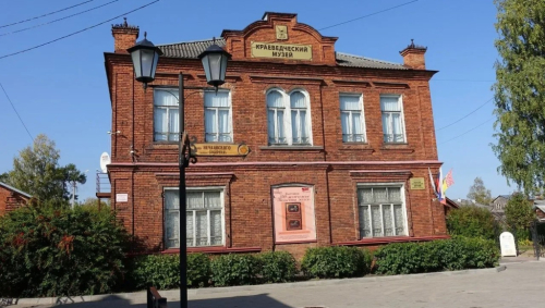 Вельский краеведческий музей имени В. Ф. Кулакова (Архангельская область, город Вельск, пл. Ленина, д. 39)