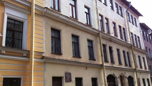 Фасад здания бывшего издательства Брокгауза и Ефрона (Санкт-Петербург, Прачечный переулок, 6)